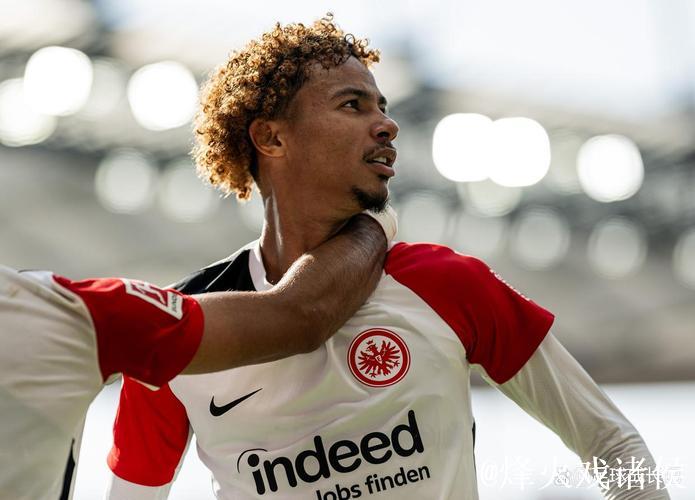 埃基蒂克双响助利物浦振兴,阿森纳显露颓势 埃基蒂克双响助利物浦振兴,阿森纳显露颓势